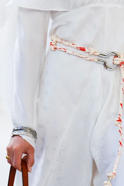 Look 100